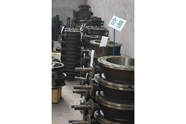 Flange worm gear butterfly valve production workshop